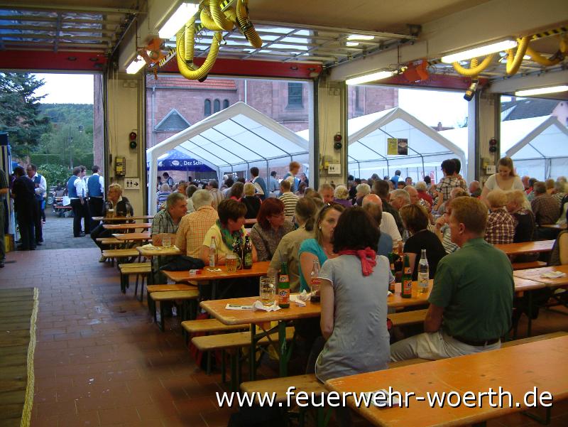 2012.04.30 Maibaumaufstellung 015.JPG